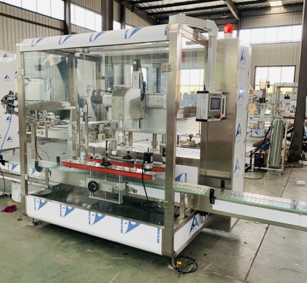 Máy đóng nắp dạng theo dõi chuyển động