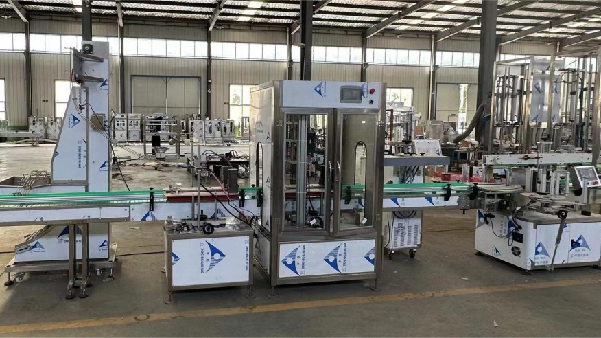 Hệ thống chiết rót chất lỏng tích hợp vặn nắp