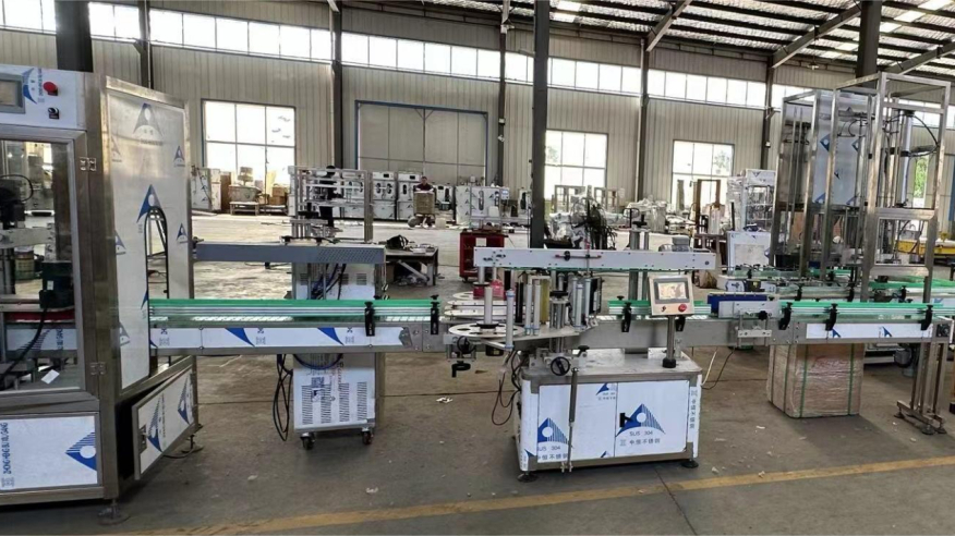 Hệ thống chiết rót tích hợp dán nhãn