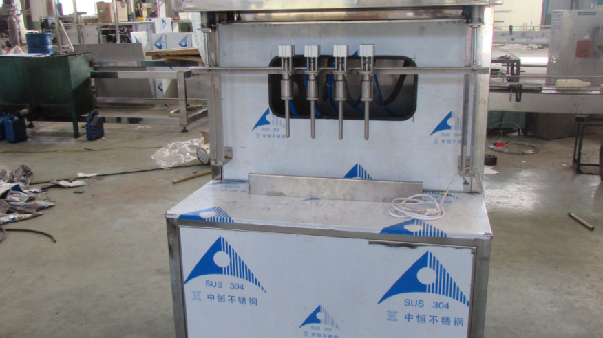 Máy chiết rót 4 đầu tự chảy bán tự động